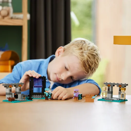 Đồ chơi lắp ráp Kho chế tạo vũ khí LEGO MINECRAFT 21252 - Ảnh 4