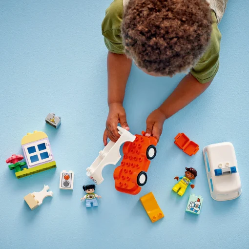 Đồ Chơi Lắp Ráp Xe Cứu Thương & Tài Xế LEGO DUPLO 10447 - Ảnh 5