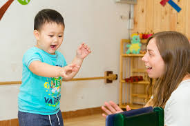 Phát triển kỹ năng ngôn ngữ và giao tiếp